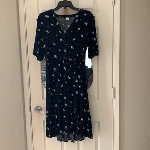 🪩4 for $25. Black and white midi floral dress